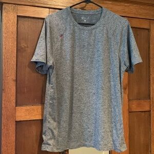 Rhône like new size M gray short sleeved knit shirt